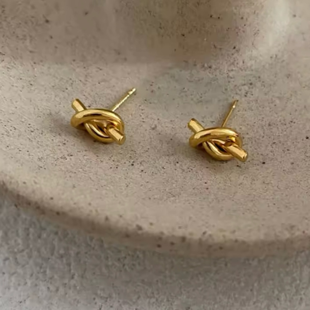 Small Knotted Stud Earrings Temperament Twist Stud - Picture 3 of 3